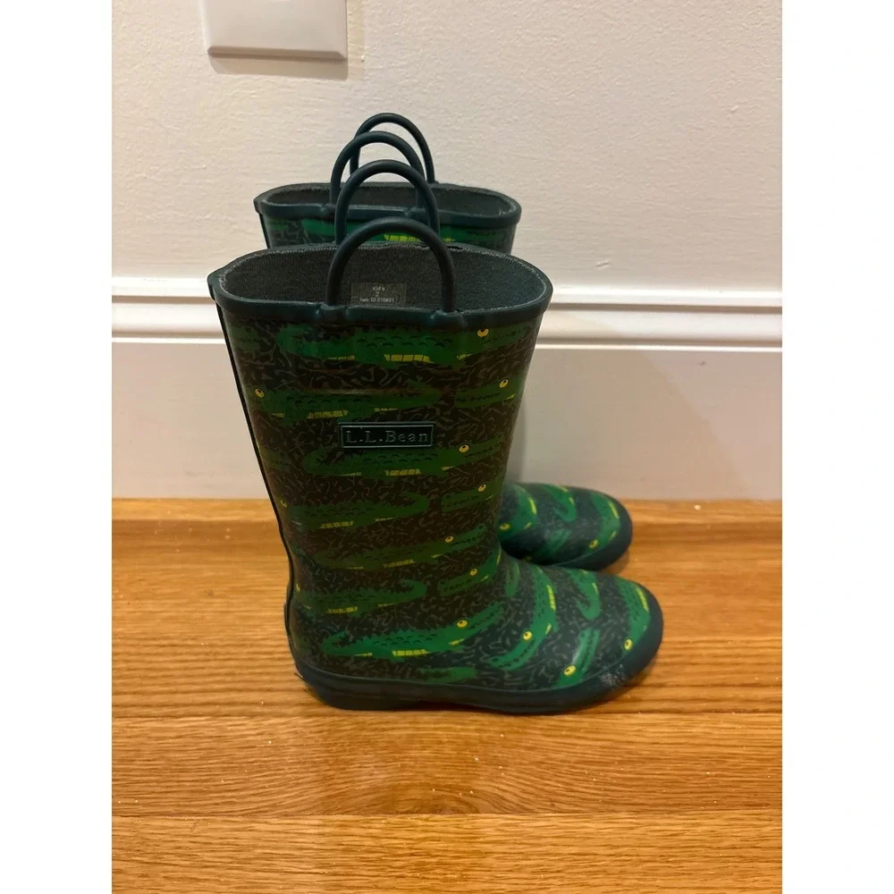 LL Bean Kids Puddle Stomper Rain Boots Green Alligator Print Size 2 Waterproof